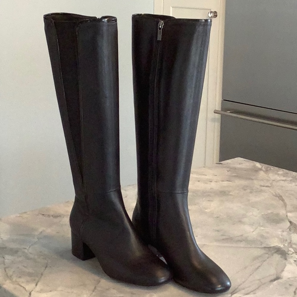 Like new Donald/Pliner Camille Leather Boot - Picture 2 of 12